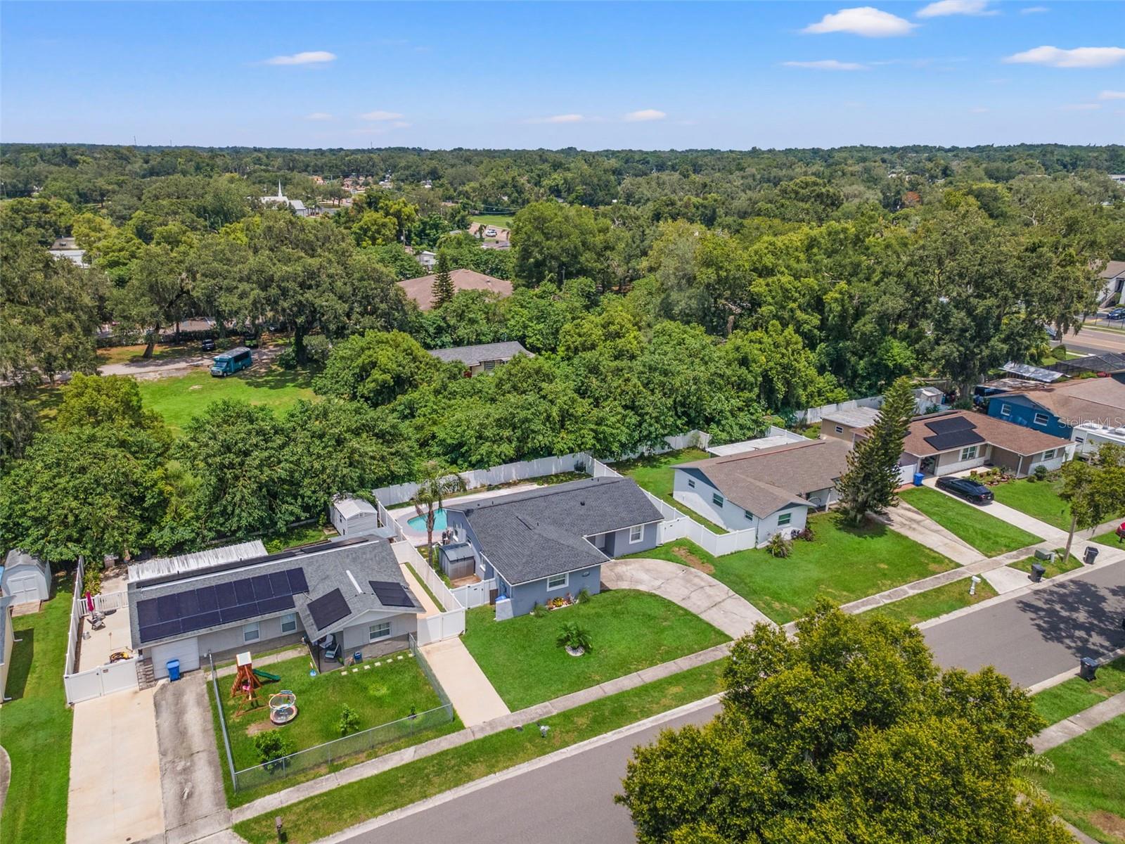 560 ROBIN HILL CIR — photo 36