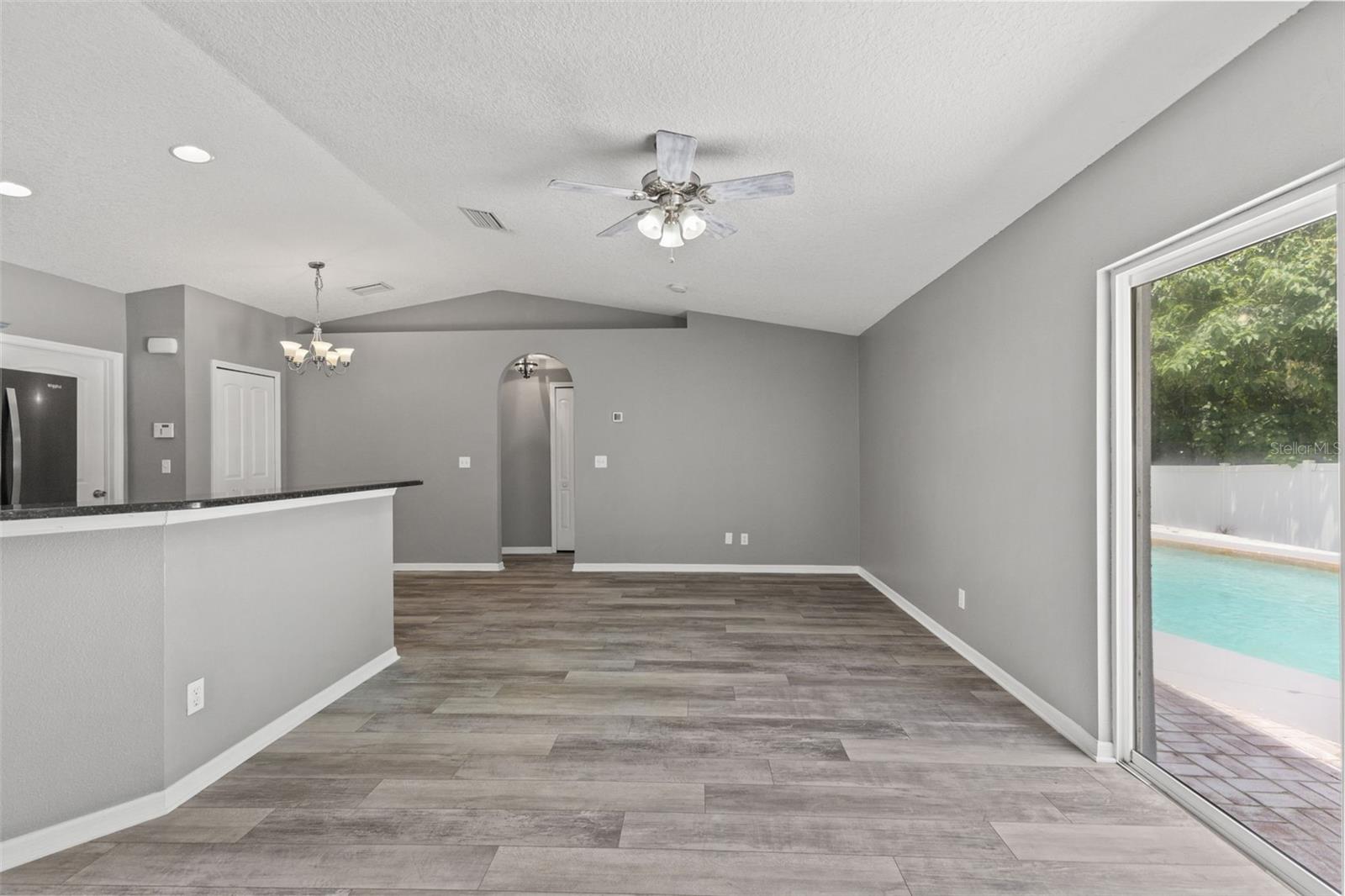 560 ROBIN HILL CIR — photo 6