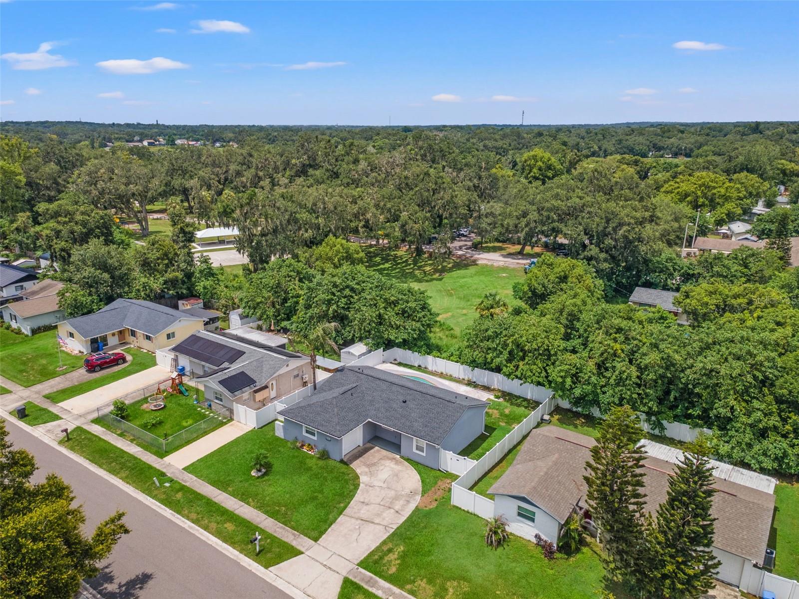 560 ROBIN HILL CIR — photo 37