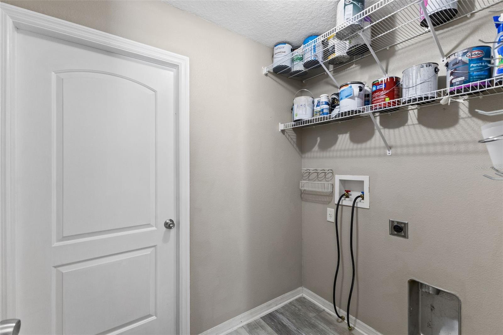 560 ROBIN HILL CIR — photo 11