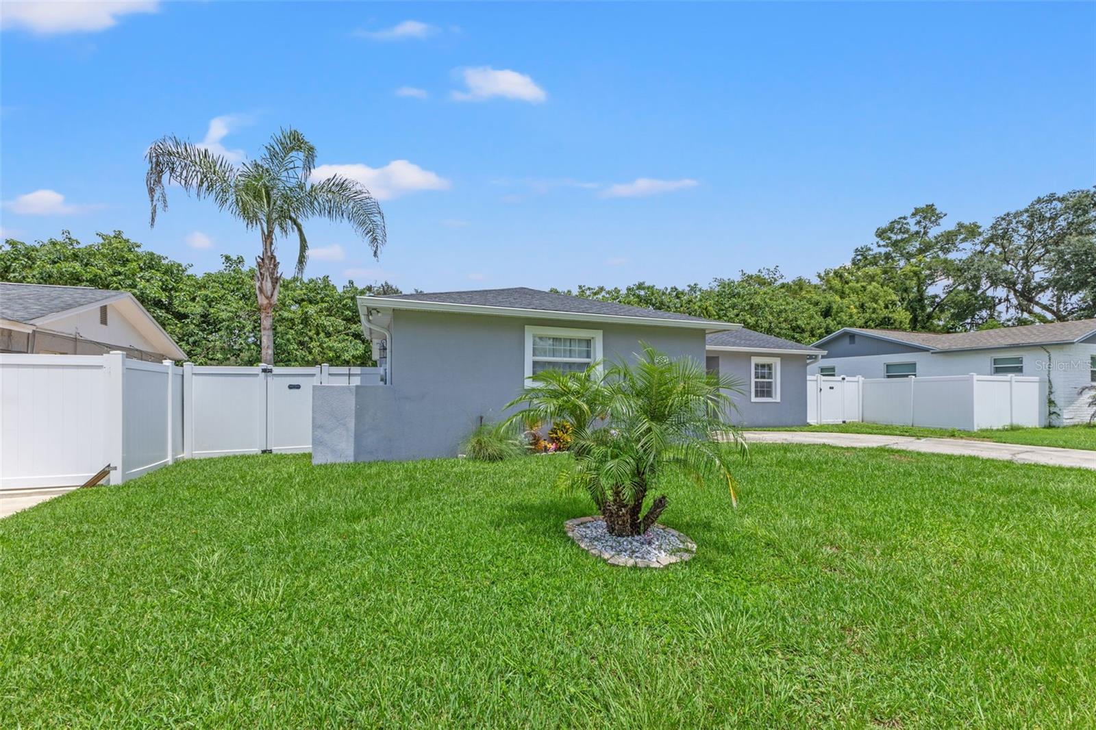 560 ROBIN HILL CIR — photo 3