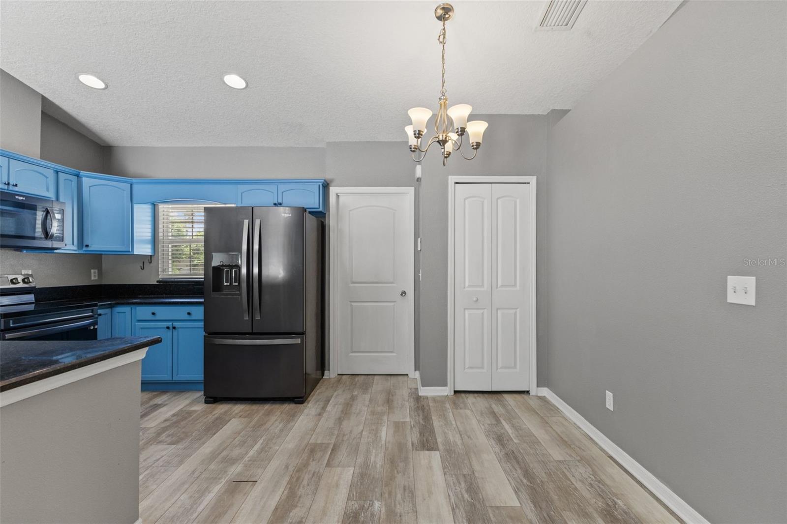 560 ROBIN HILL CIR — photo 9