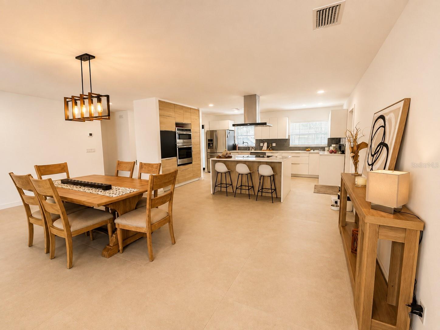 1712 INDIAN ROCKS RD — photo 2
