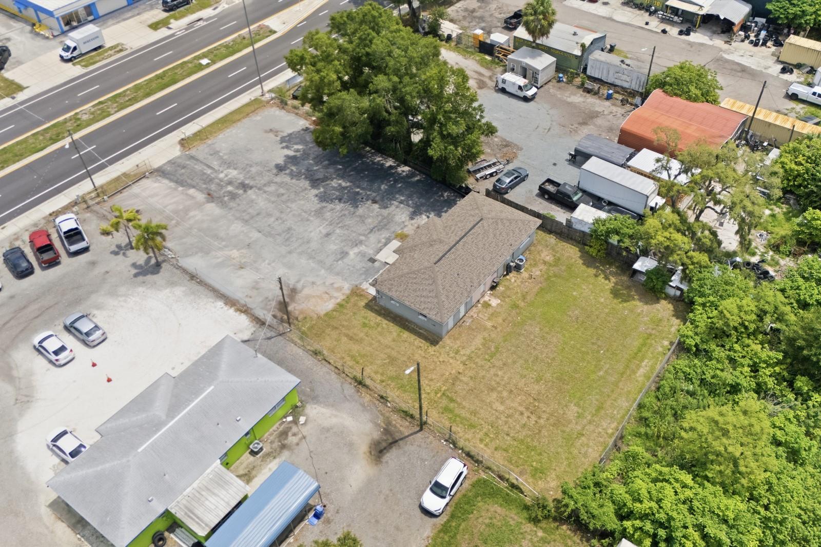 7113 CAUSEWAY BLVD — photo 16