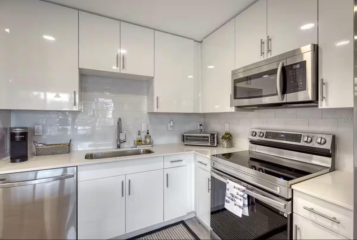 1709 N TAMIAMI TRL #220 — photo 3