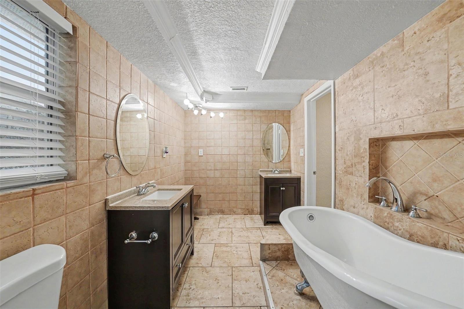 9135 HUNT CLUB LN — photo 18