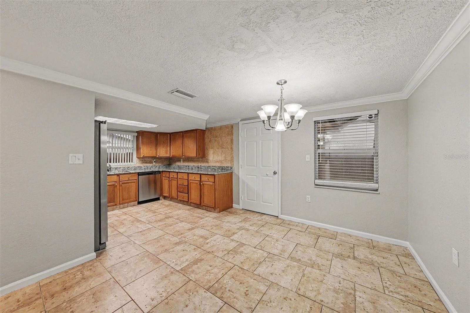 9135 HUNT CLUB LN — photo 2