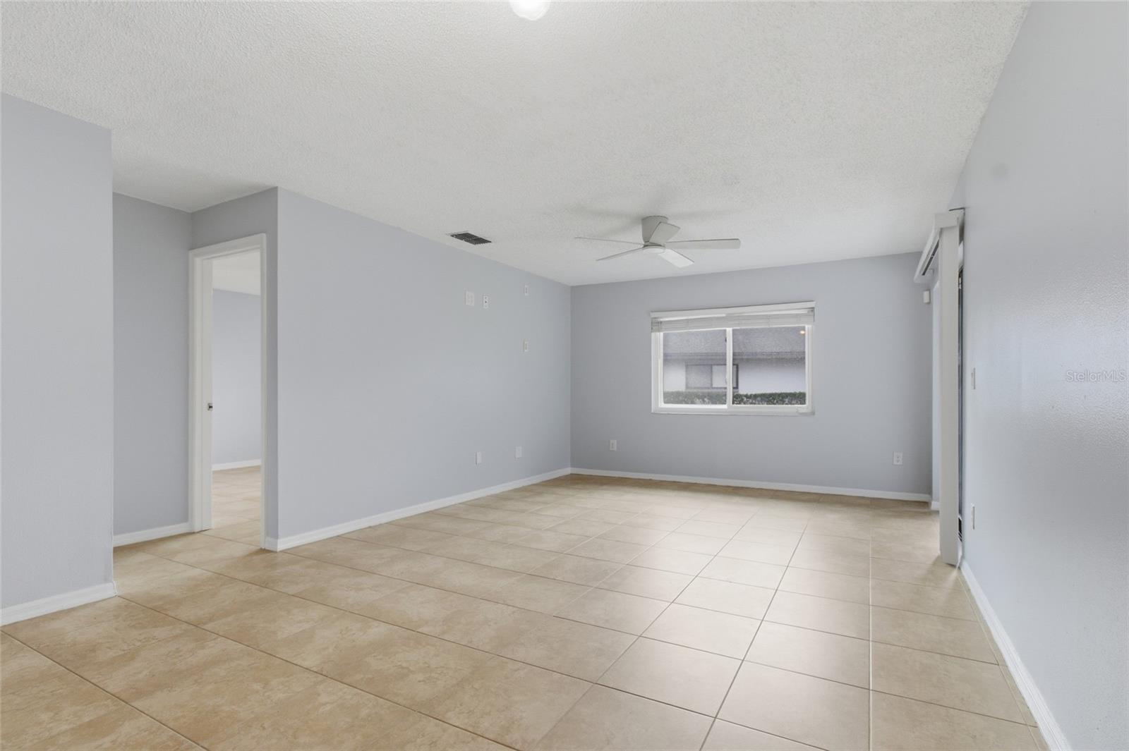2701 COUNTRYSIDE BLVD #102 — photo 8