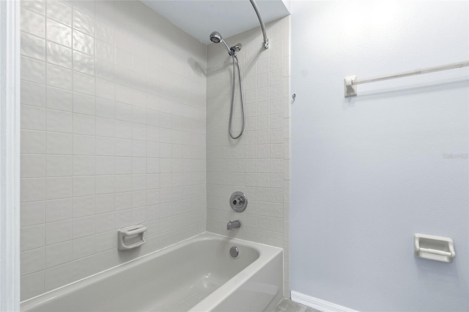 2701 COUNTRYSIDE BLVD #102 — photo 23