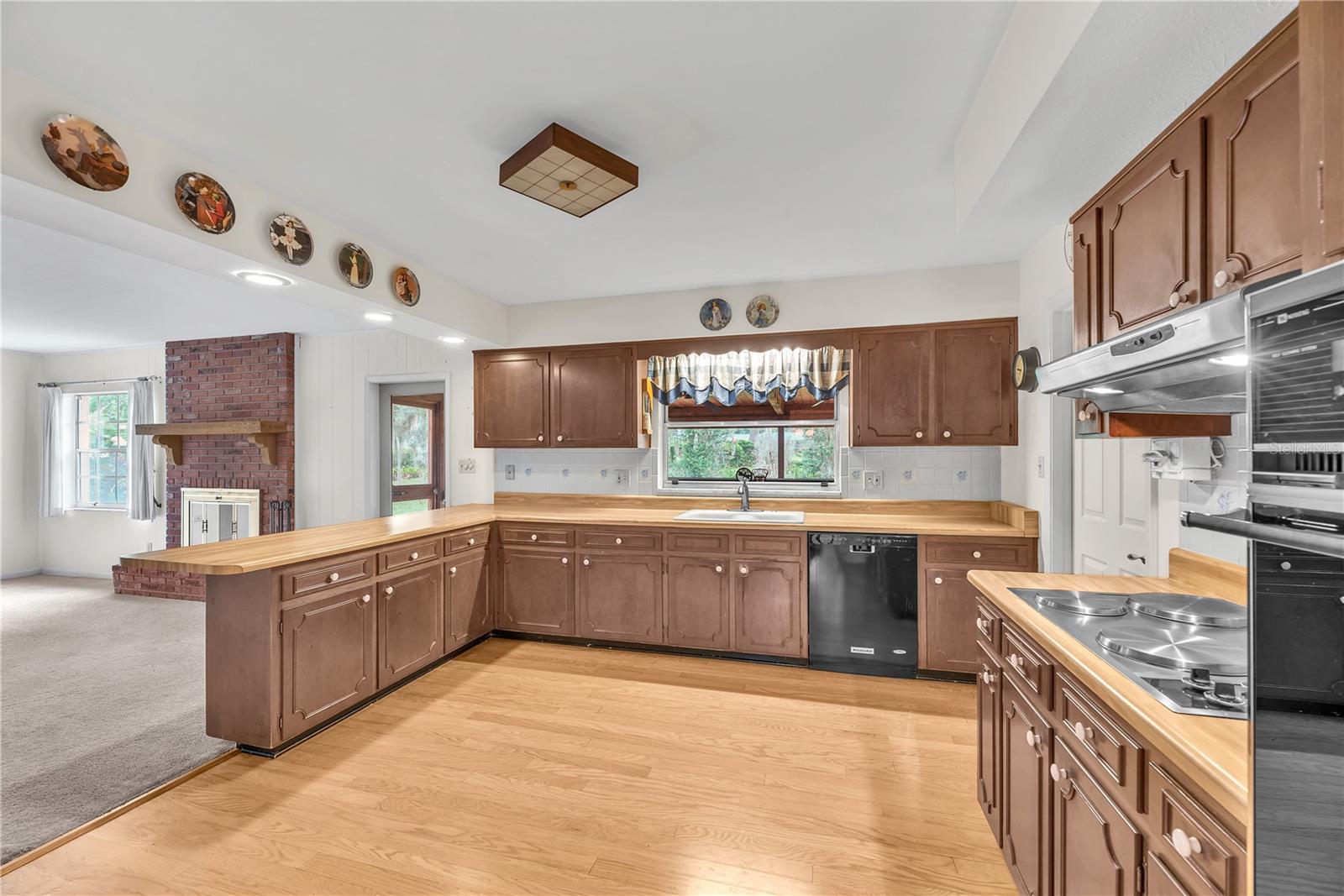 110 ASHBROOK DR — photo 19