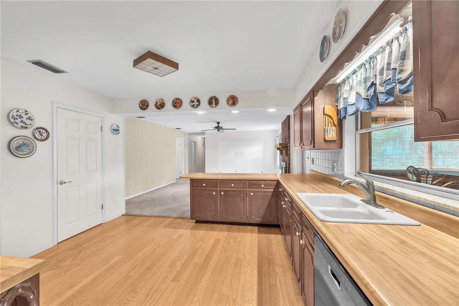 110 ASHBROOK DR — photo 20