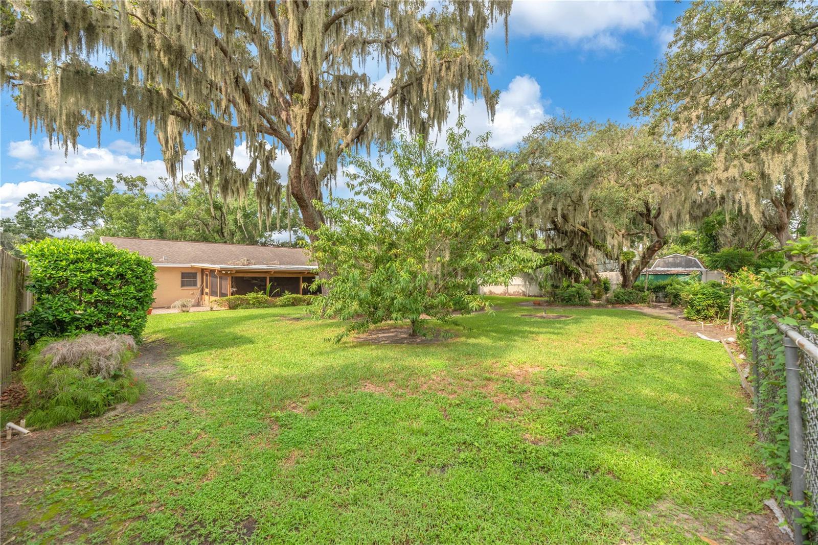 110 ASHBROOK DR — photo 12