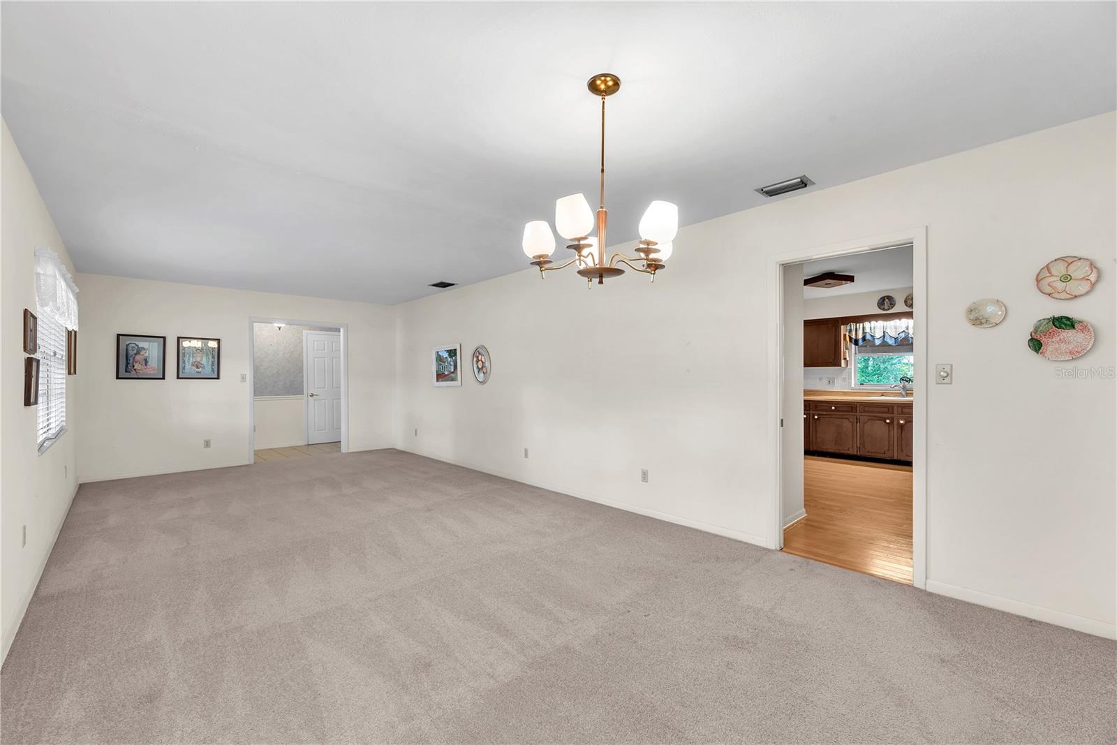 110 ASHBROOK DR — photo 18