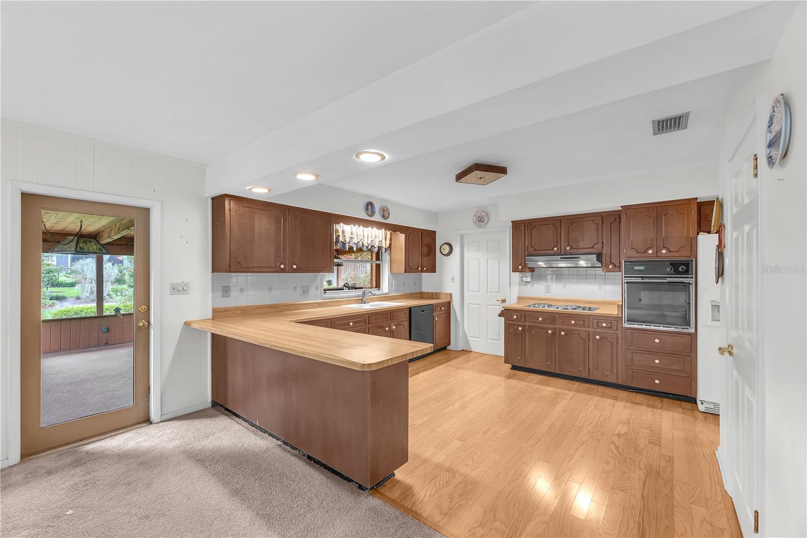 110 ASHBROOK DR — photo 22