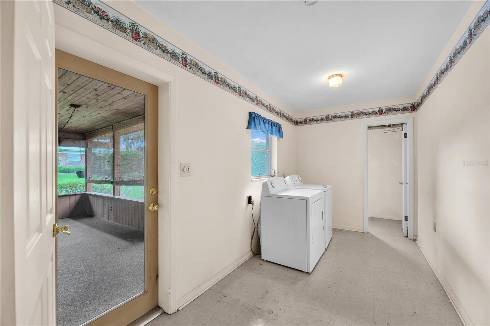 110 ASHBROOK DR — photo 31
