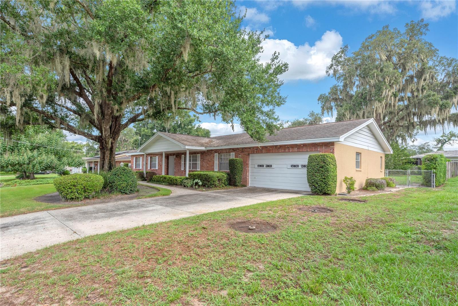 110 ASHBROOK DR — photo 2