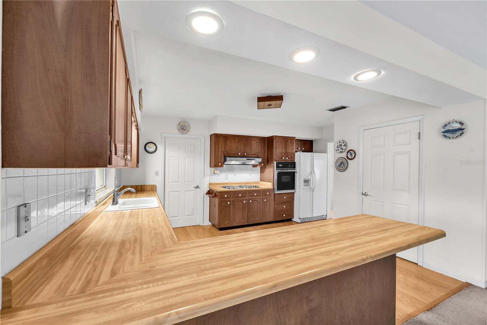 110 ASHBROOK DR — photo 21