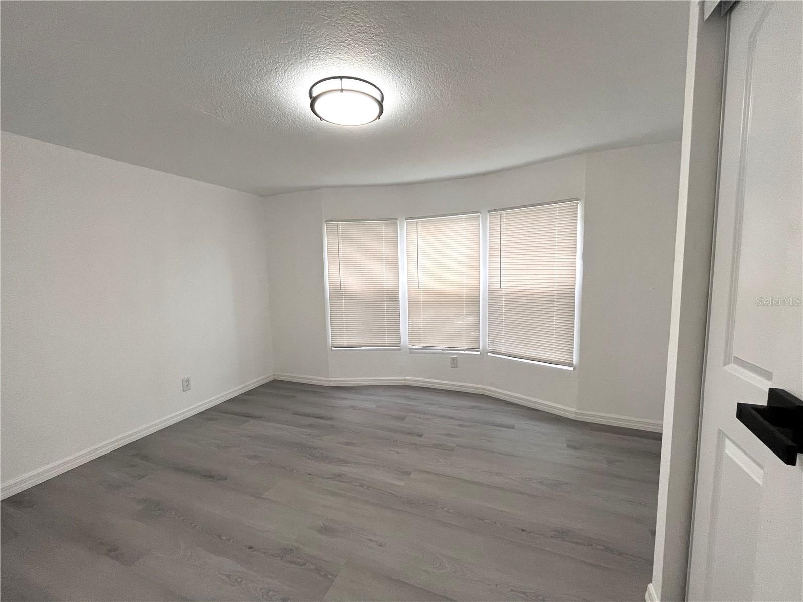 9860 GOLDEN LOOP — photo 16