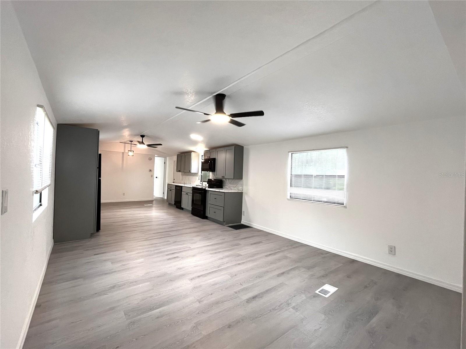 9860 GOLDEN LOOP — photo 7