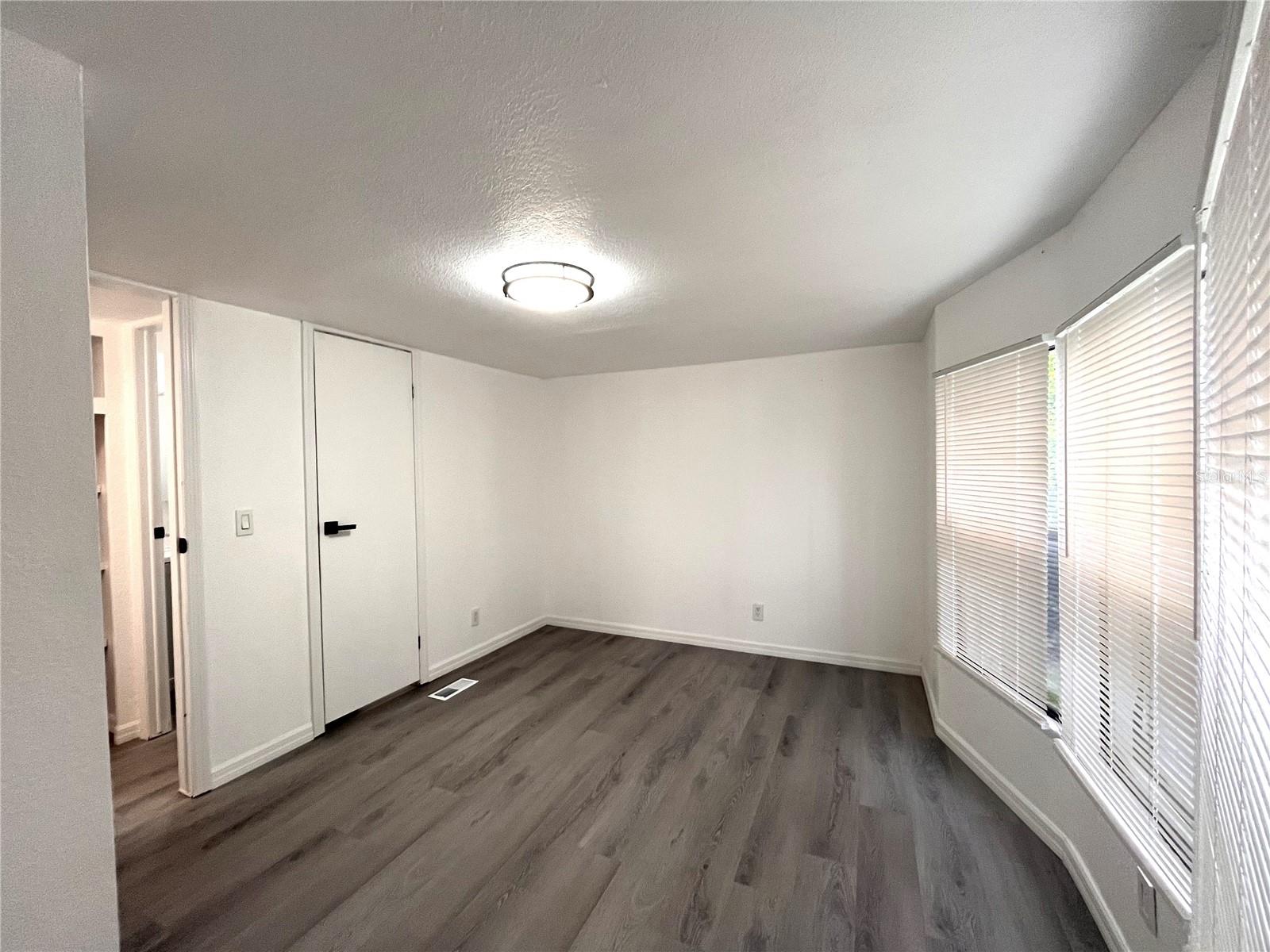 9860 GOLDEN LOOP — photo 19