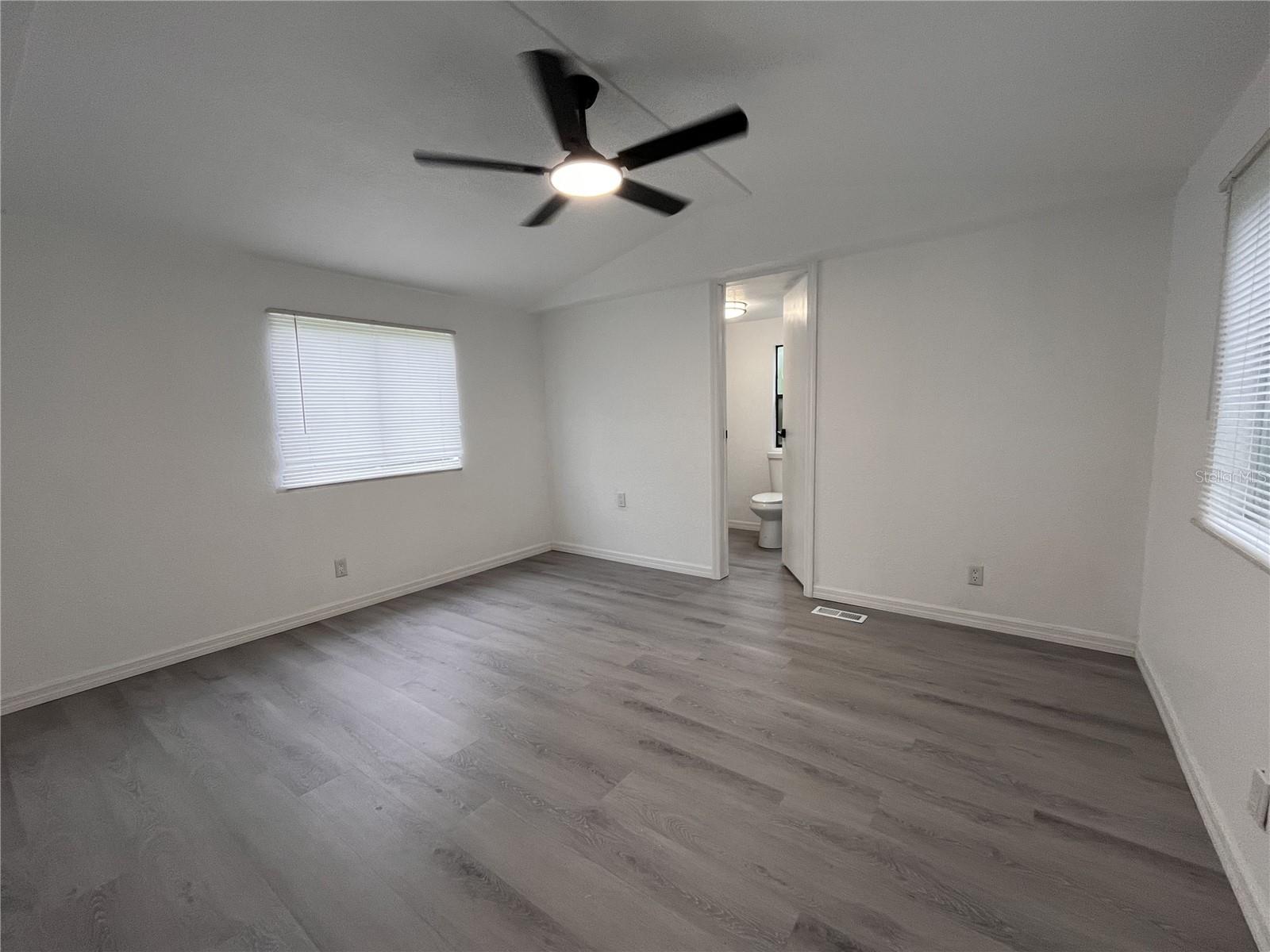 9860 GOLDEN LOOP — photo 12