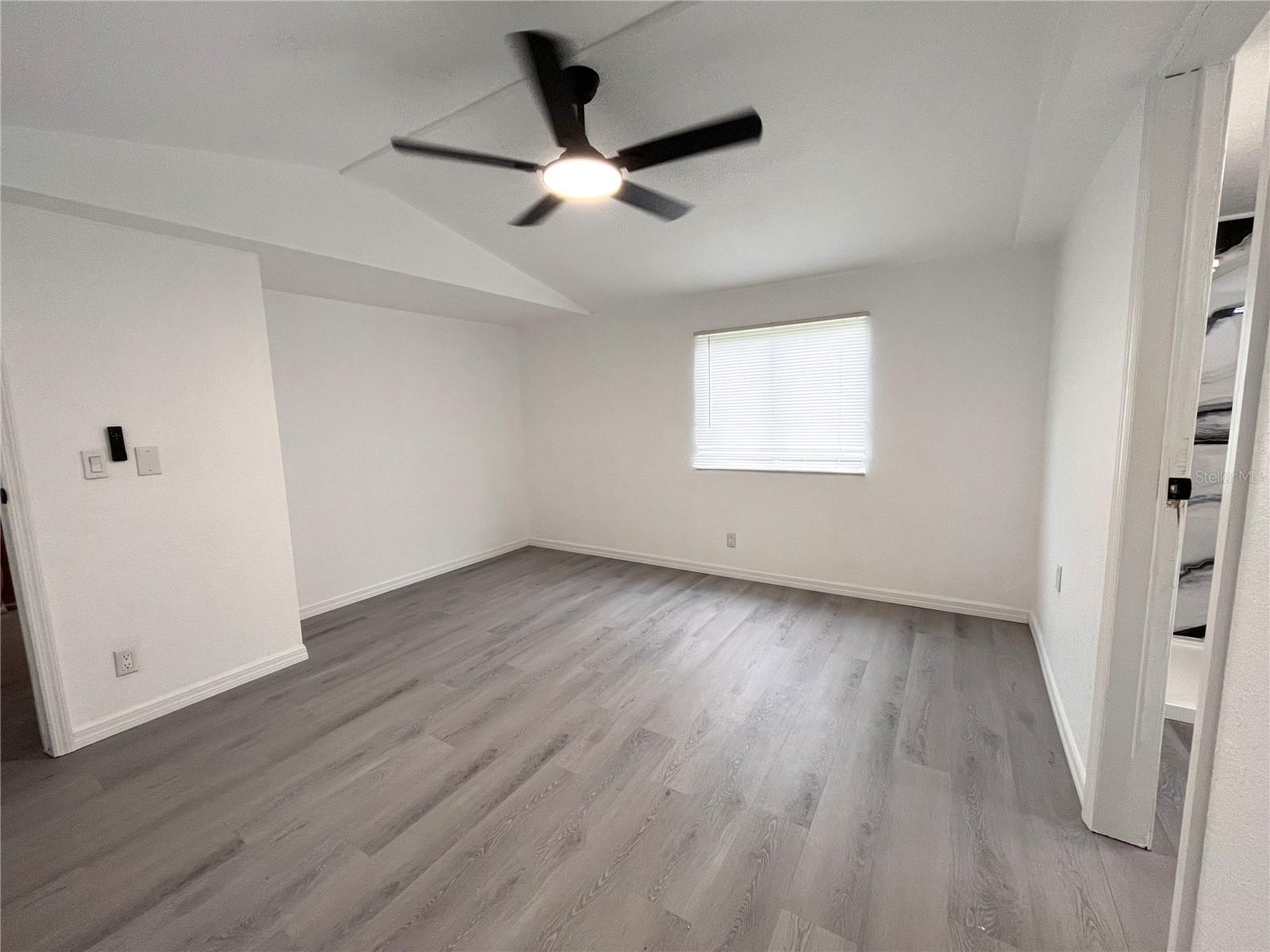 9860 GOLDEN LOOP — photo 13