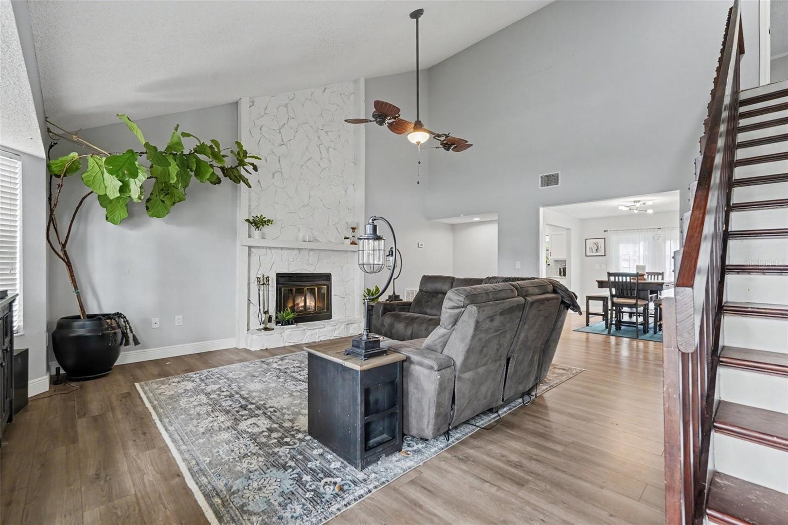 736 SANDY CREEK DR — photo 3