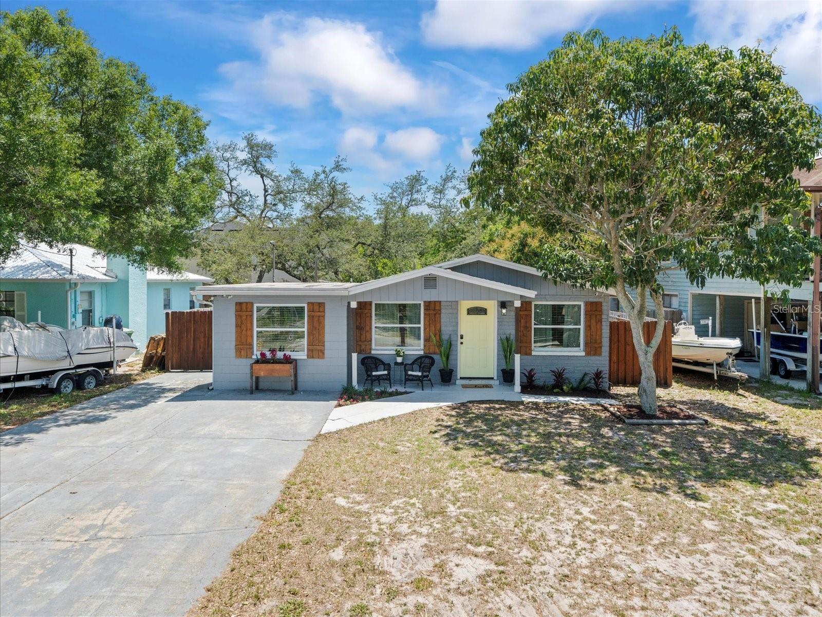 3138 W VARN AVE — photo 2