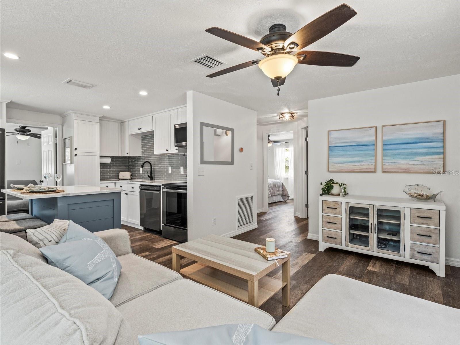 3138 W VARN AVE — photo 6