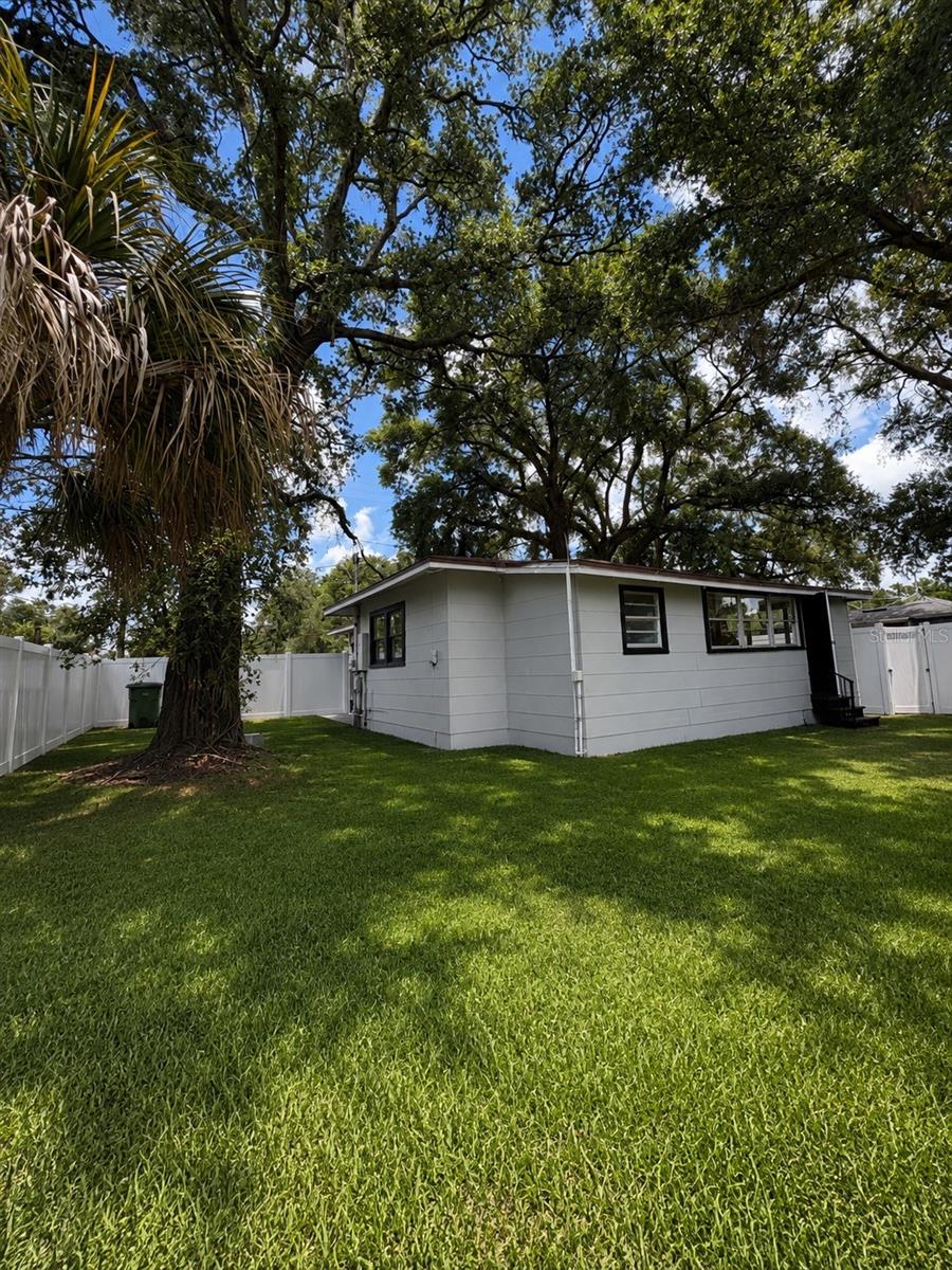 1221 E DR MARTIN LUTHER KING JR BLVD — photo 28