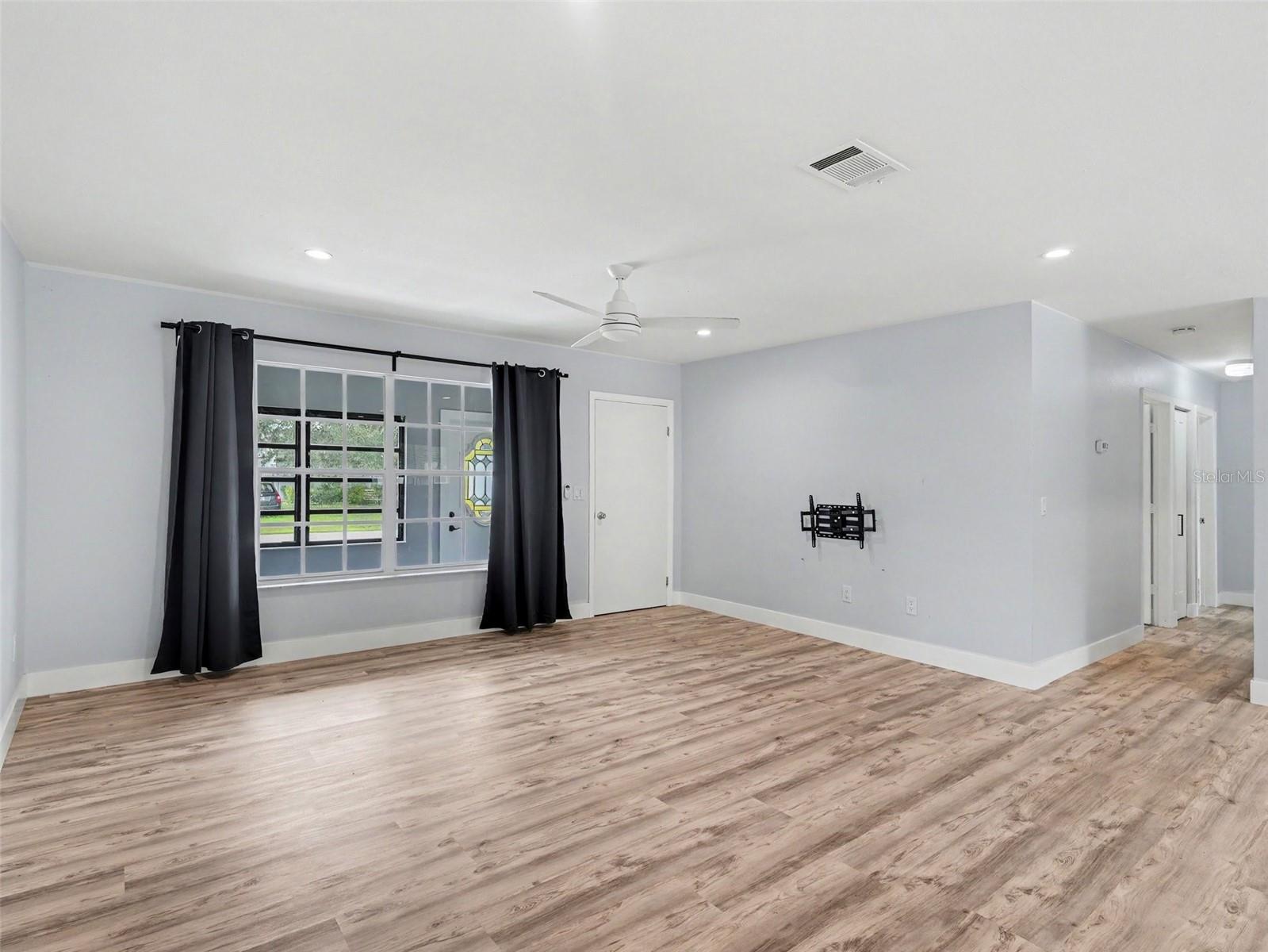 4060 AVANTI CIR — photo 8