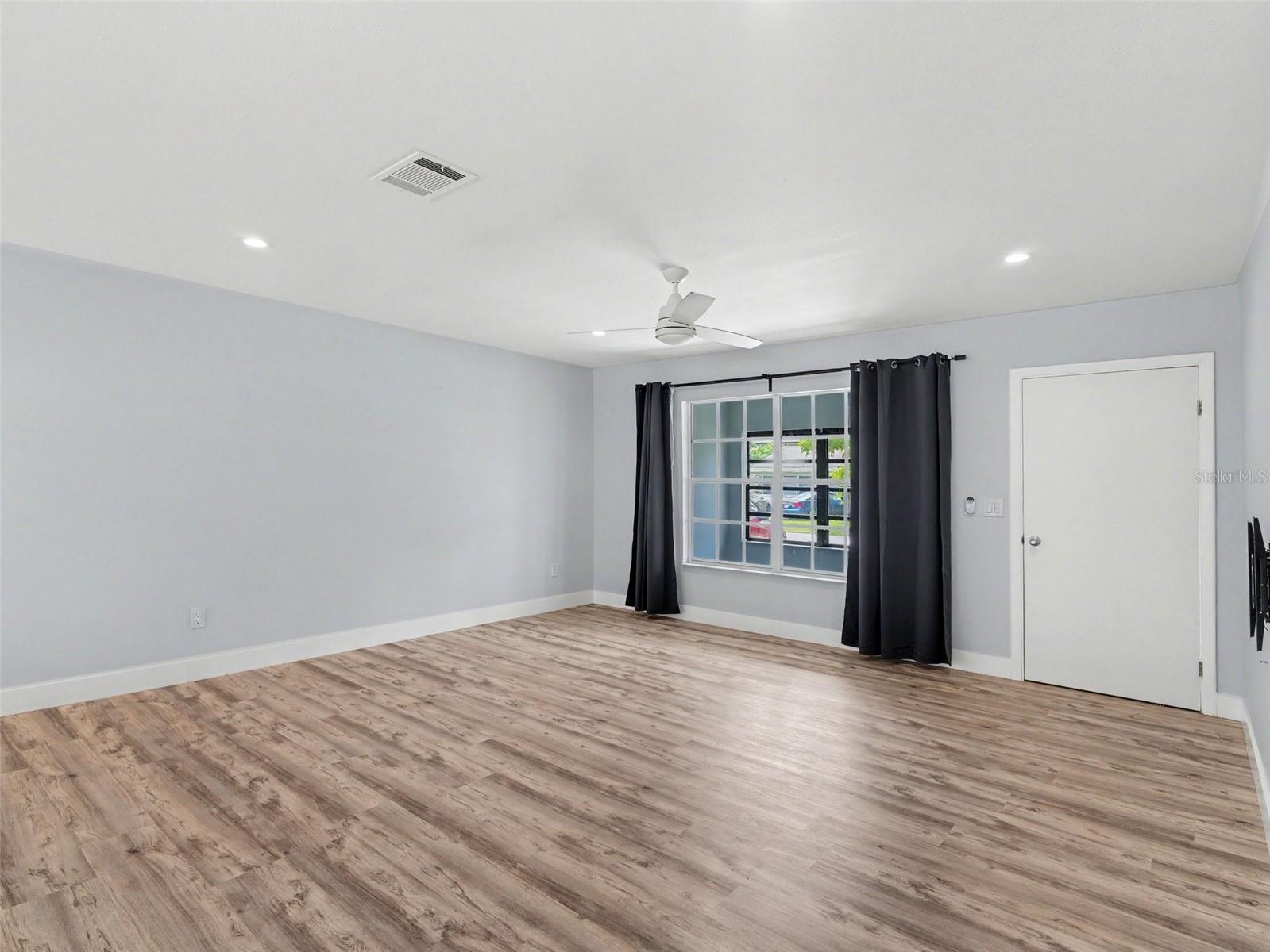 4060 AVANTI CIR — photo 9