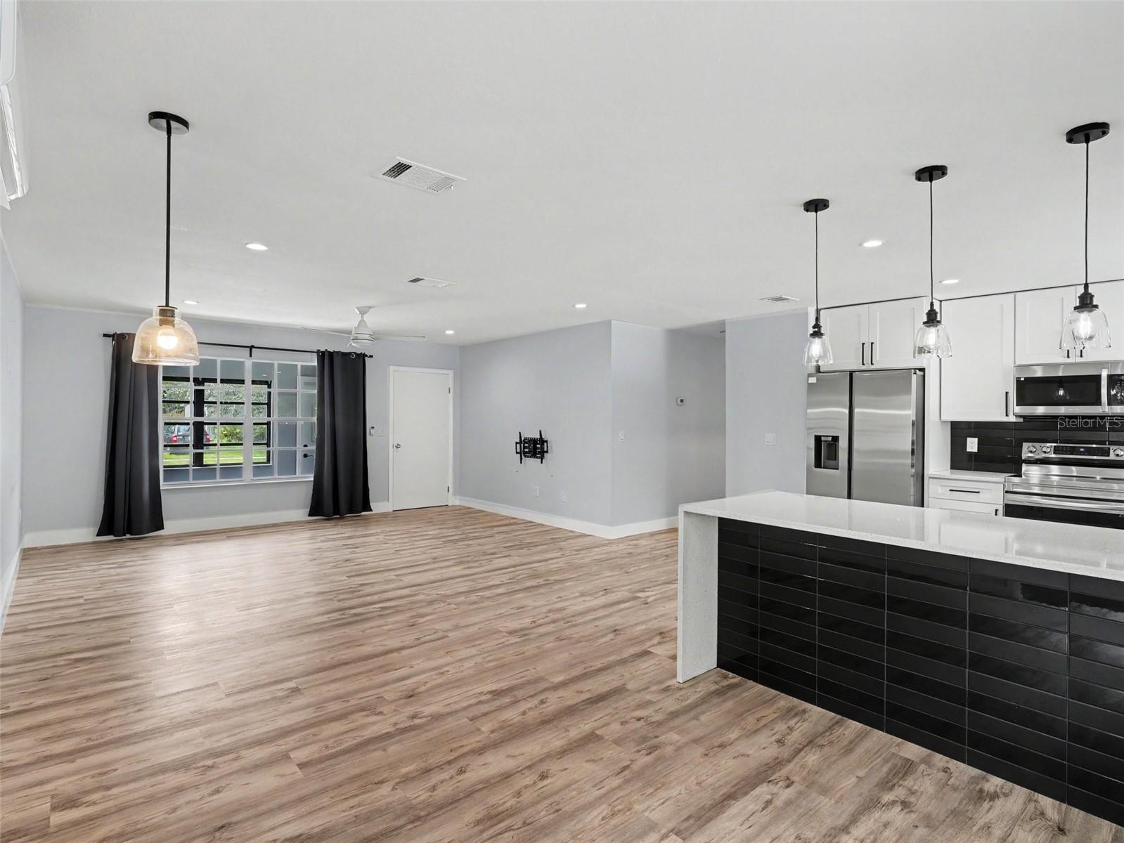 4060 AVANTI CIR — photo 11
