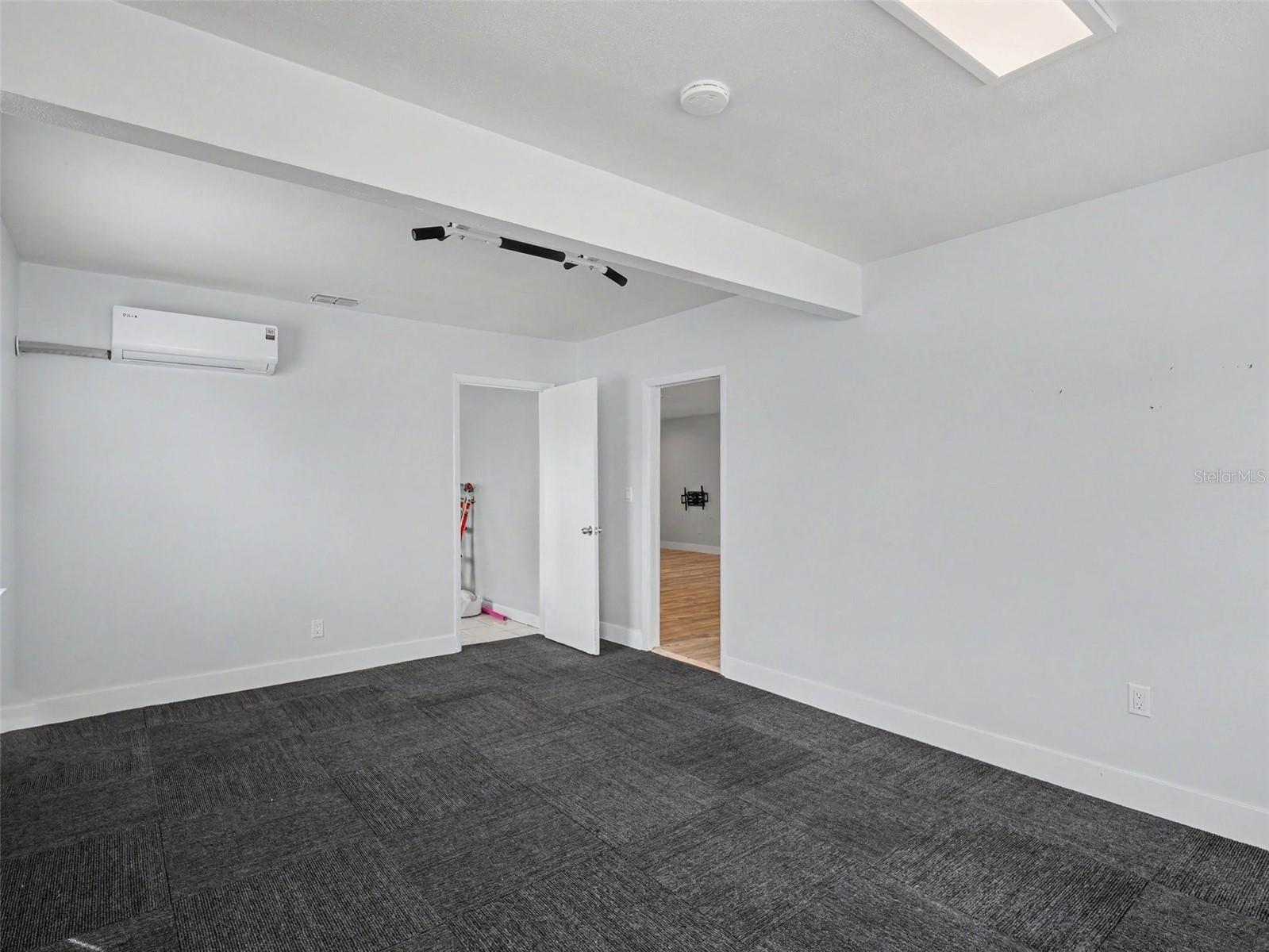 4060 AVANTI CIR — photo 23