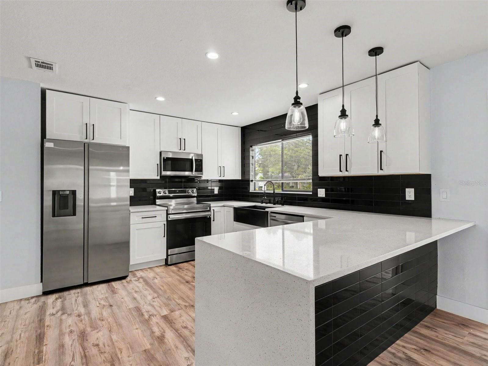 4060 AVANTI CIR — photo 12