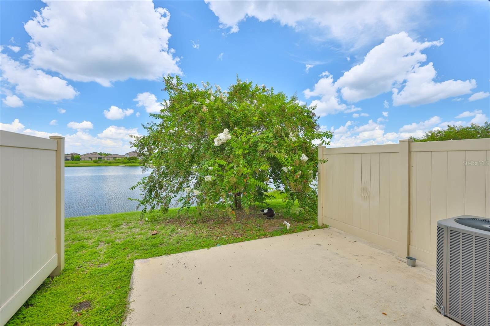 9160 HILLCROFT DR — photo 4