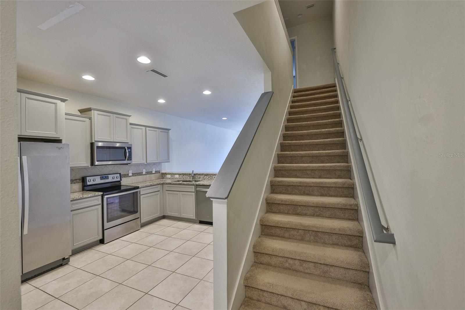 9160 HILLCROFT DR — photo 16