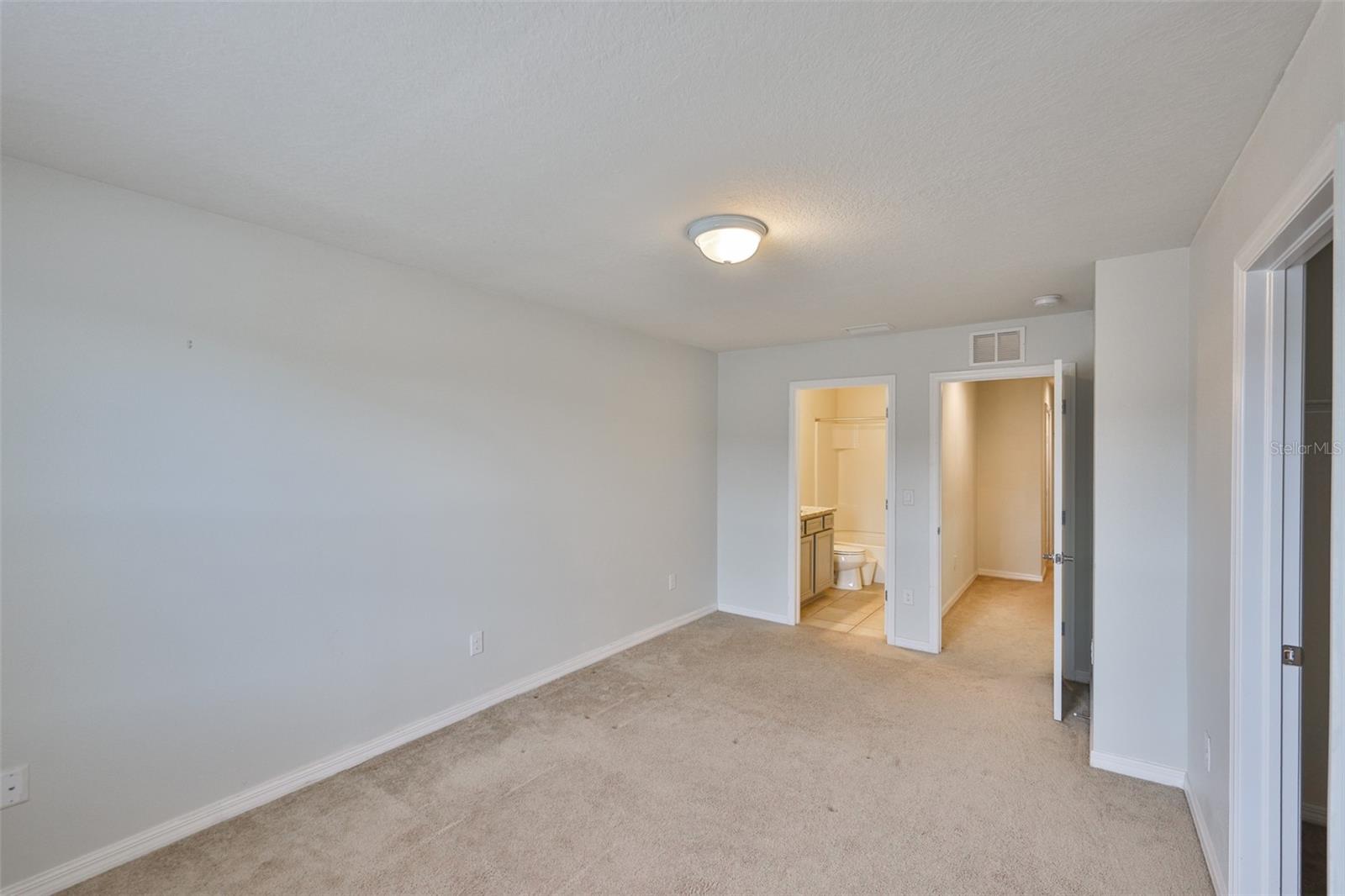 9160 HILLCROFT DR — photo 28