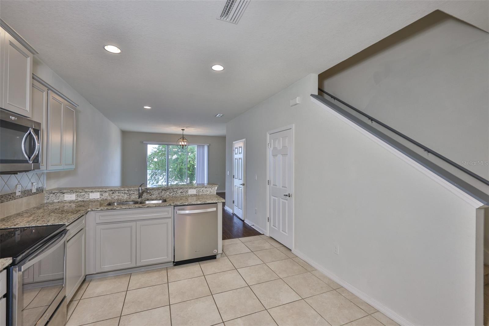 9160 HILLCROFT DR — photo 14