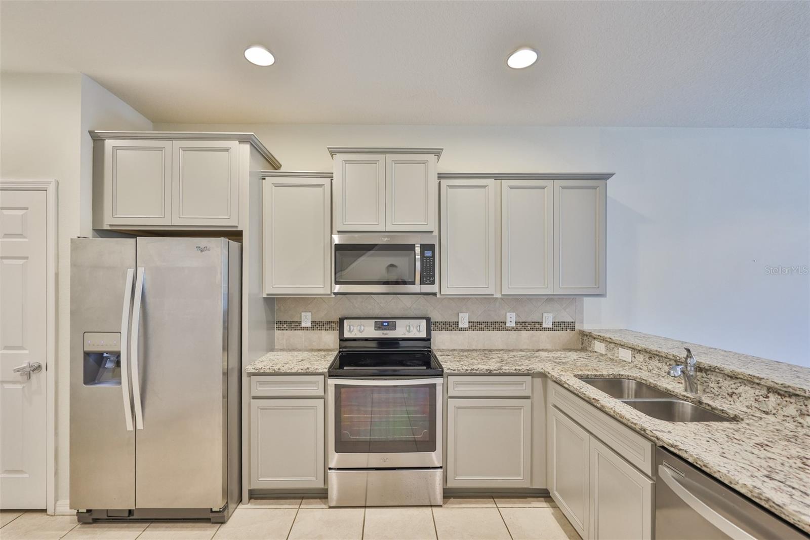 9160 HILLCROFT DR — photo 11