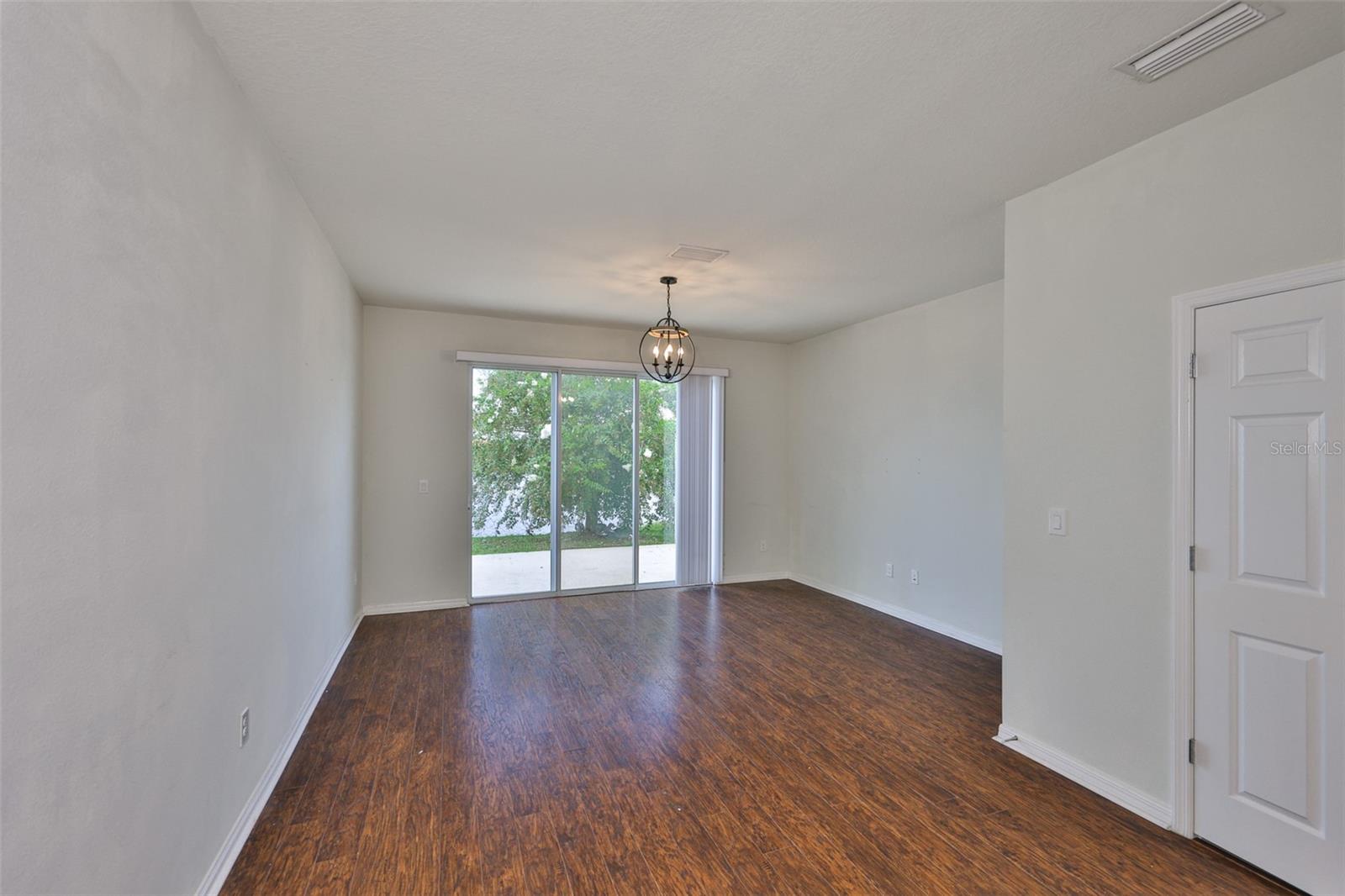 9160 HILLCROFT DR — photo 3