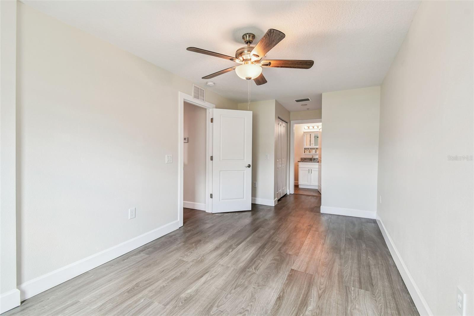 650 E TARPON AVE #C2 — photo 23