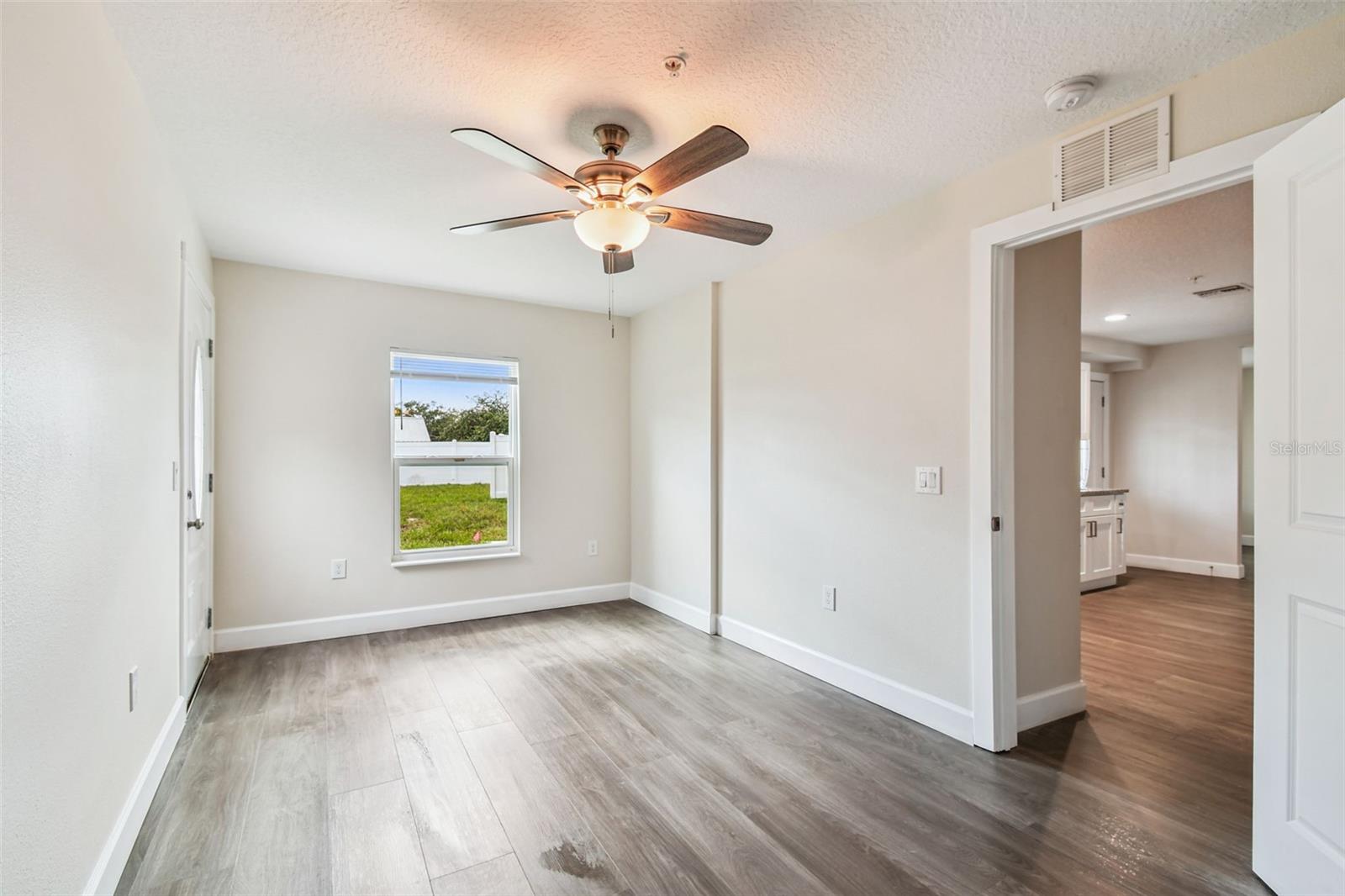 650 E TARPON AVE #C2 — photo 24