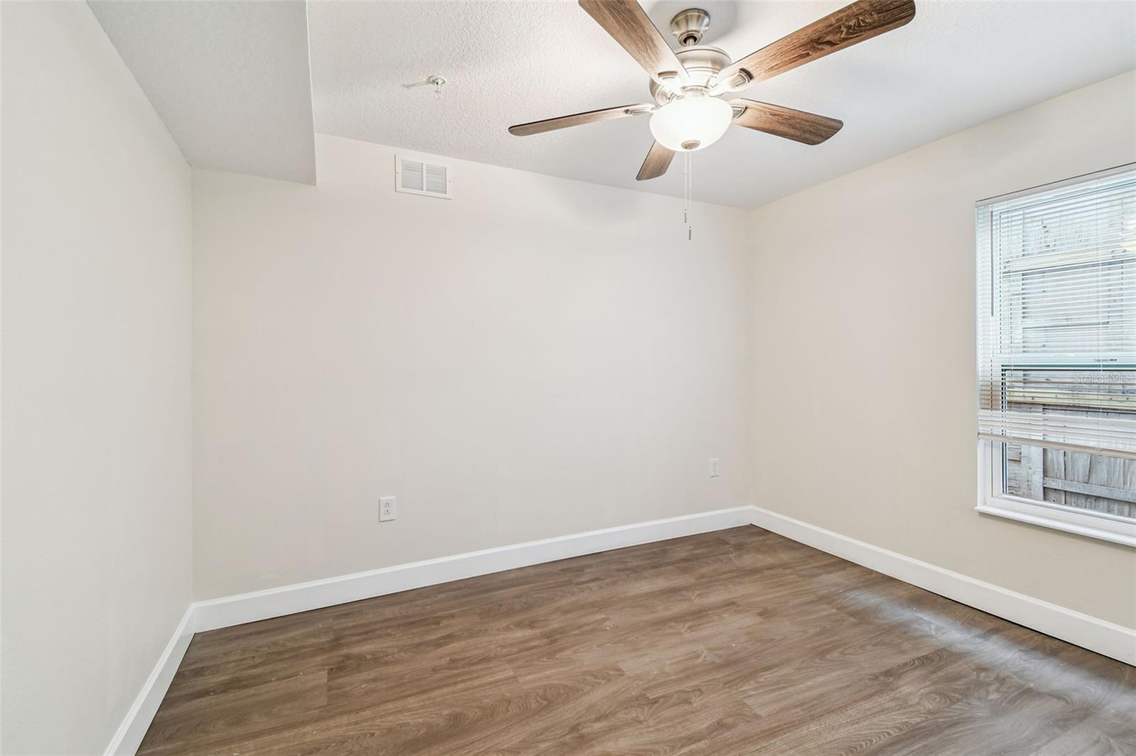650 E TARPON AVE #C2 — photo 30