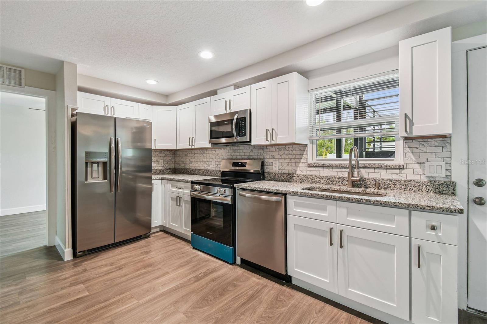 650 E TARPON AVE #C2 — photo 18