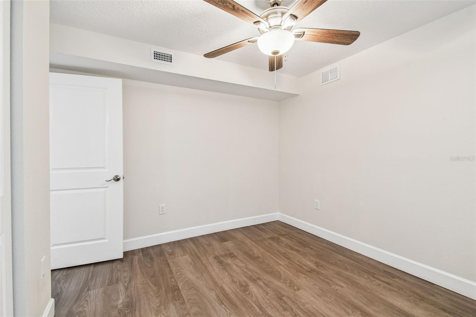 650 E TARPON AVE #C2 — photo 33