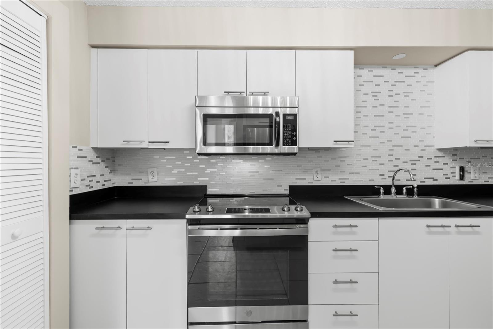 701 MIRROR LAKE DR N #201 — photo 16