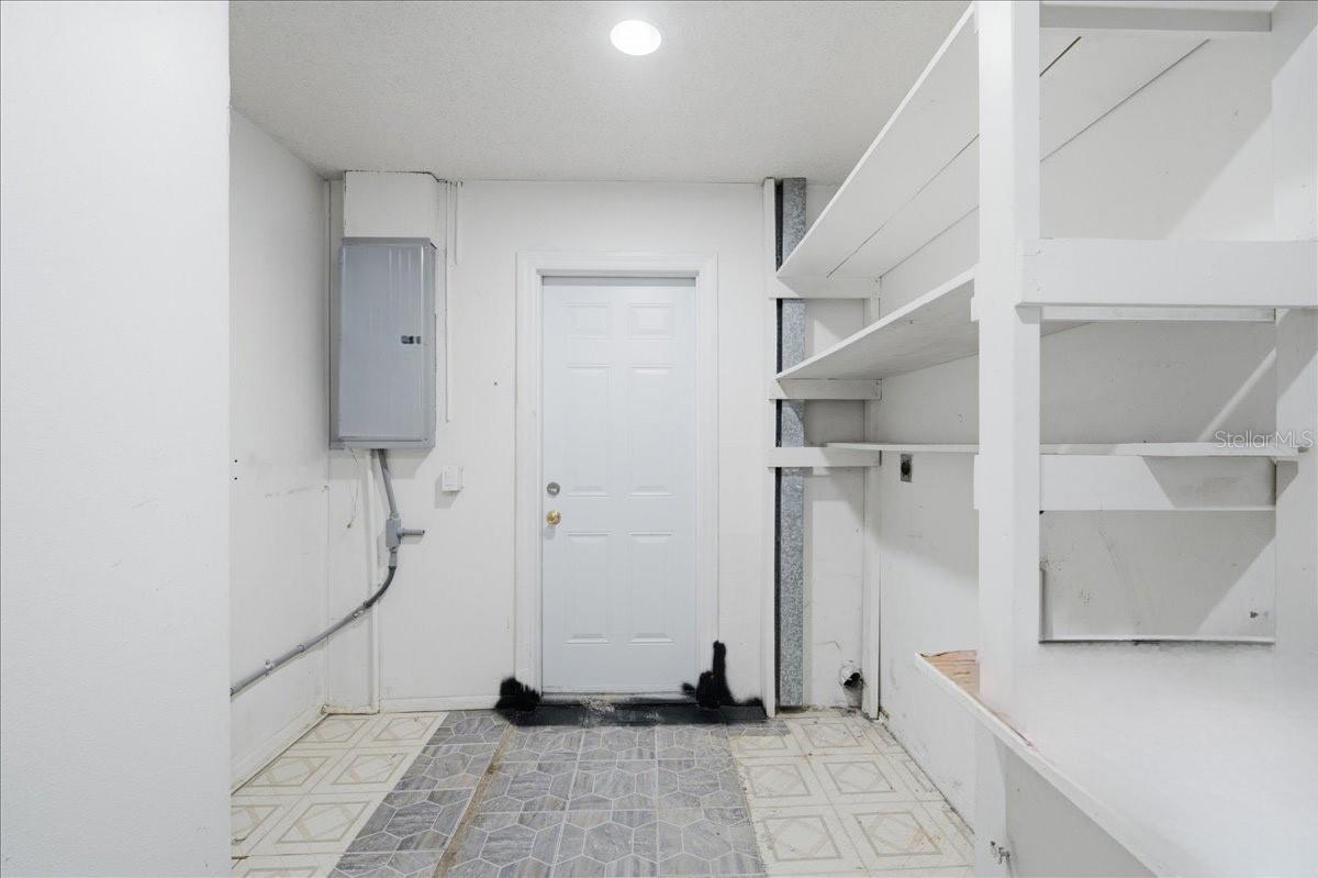 1221 E LIME ST — photo 34