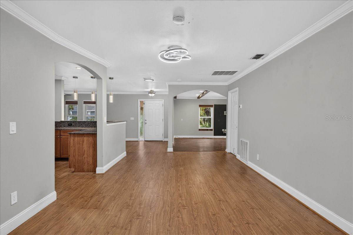 1221 E LIME ST — photo 16