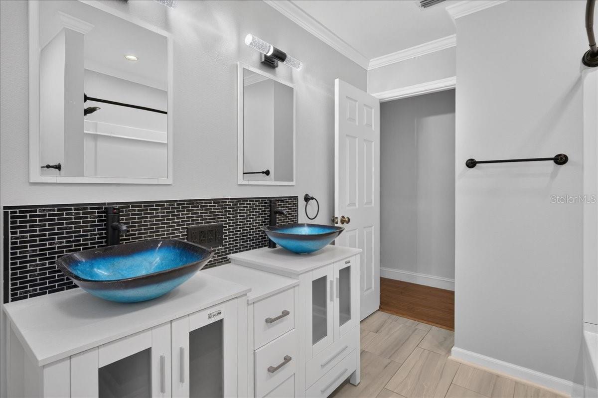 1221 E LIME ST — photo 33